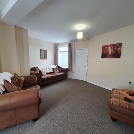 2 Bed House, Contractors & Holiday Guests Welcomed Dowlais Екстериор снимка