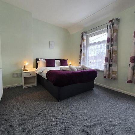 2 Bed House, Contractors & Holiday Guests Welcomed Dowlais Екстериор снимка