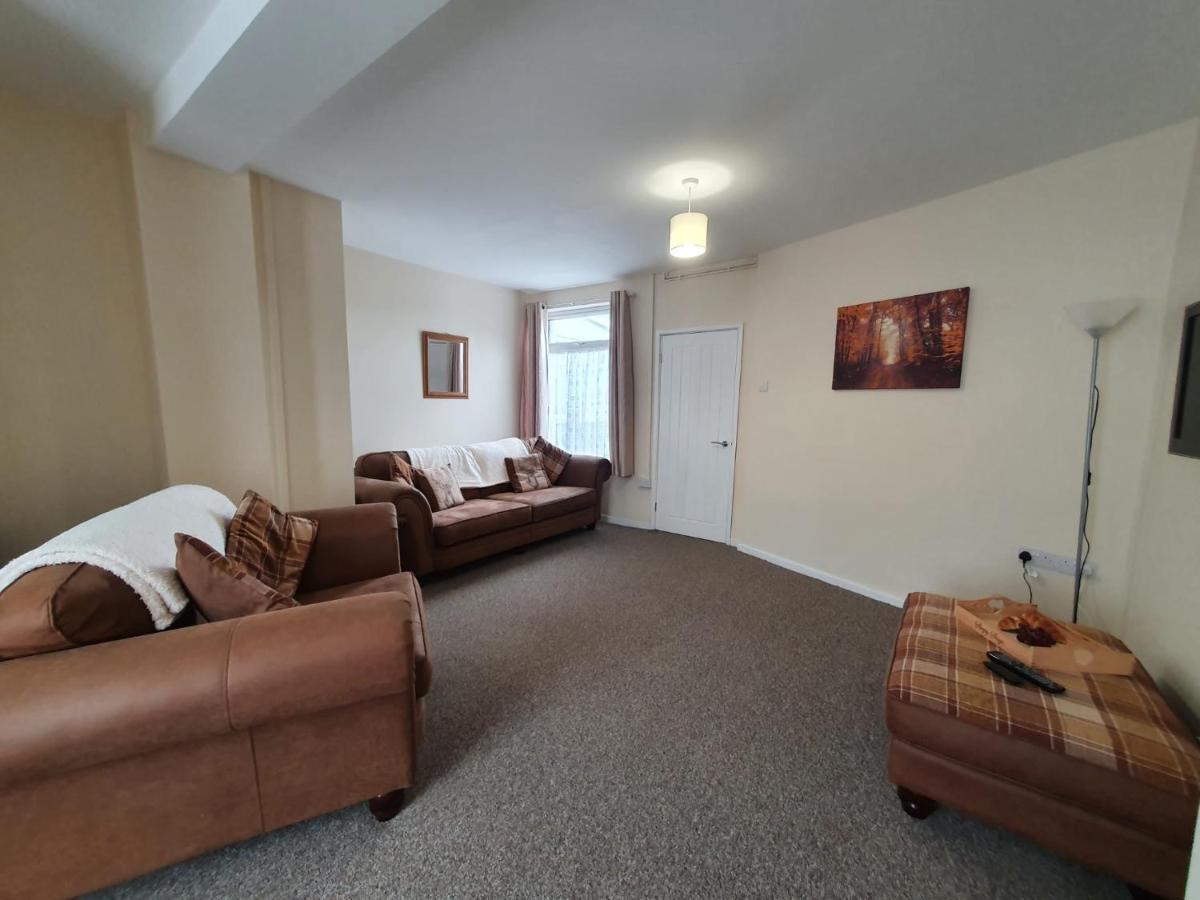 2 Bed House, Contractors & Holiday Guests Welcomed Dowlais Екстериор снимка