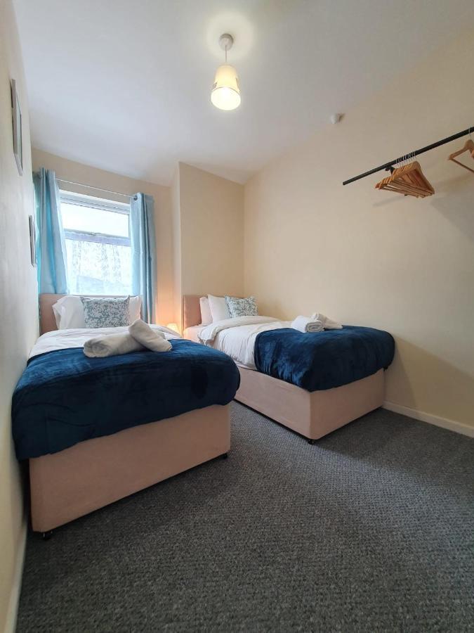 2 Bed House, Contractors & Holiday Guests Welcomed Dowlais Екстериор снимка
